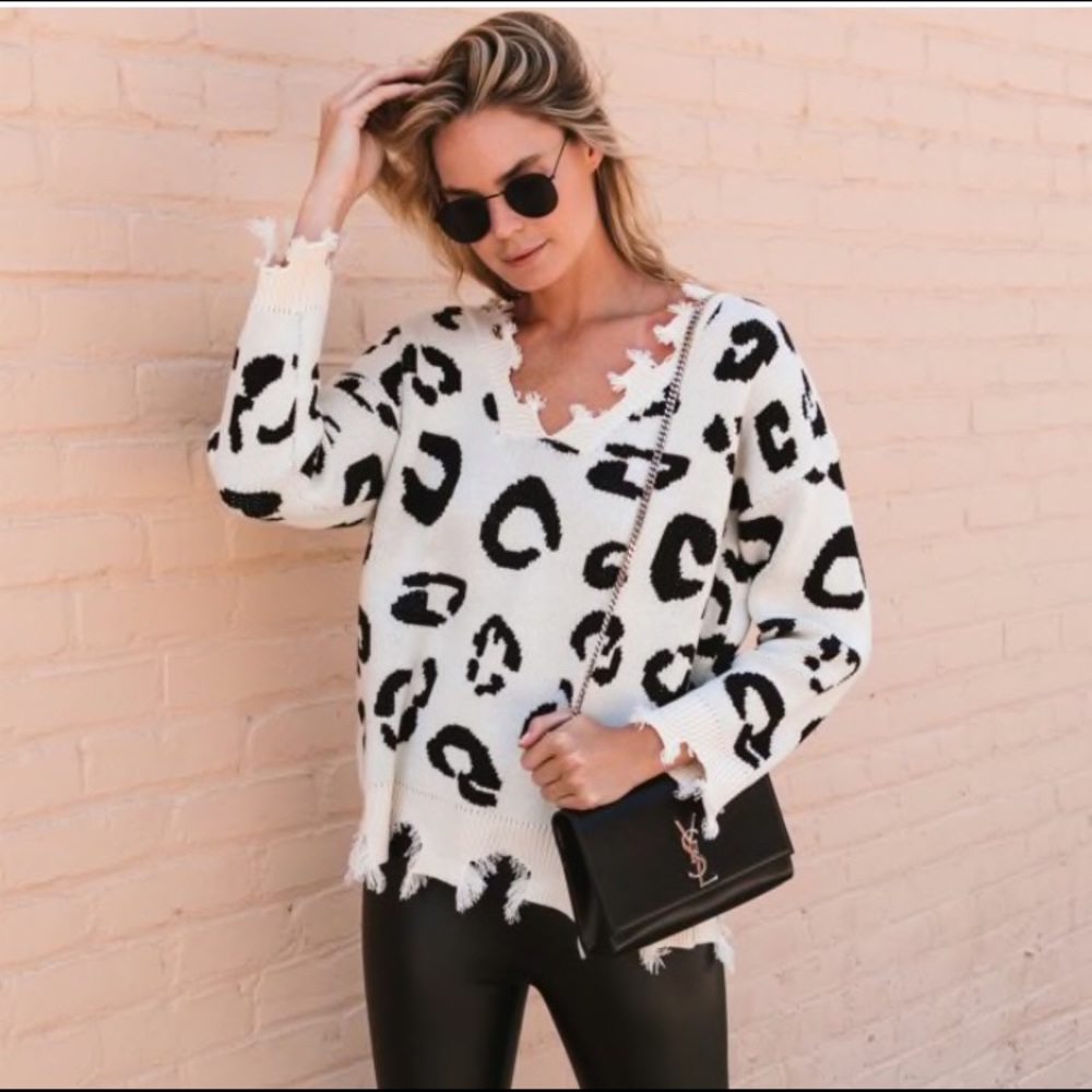 Leopard sweater .